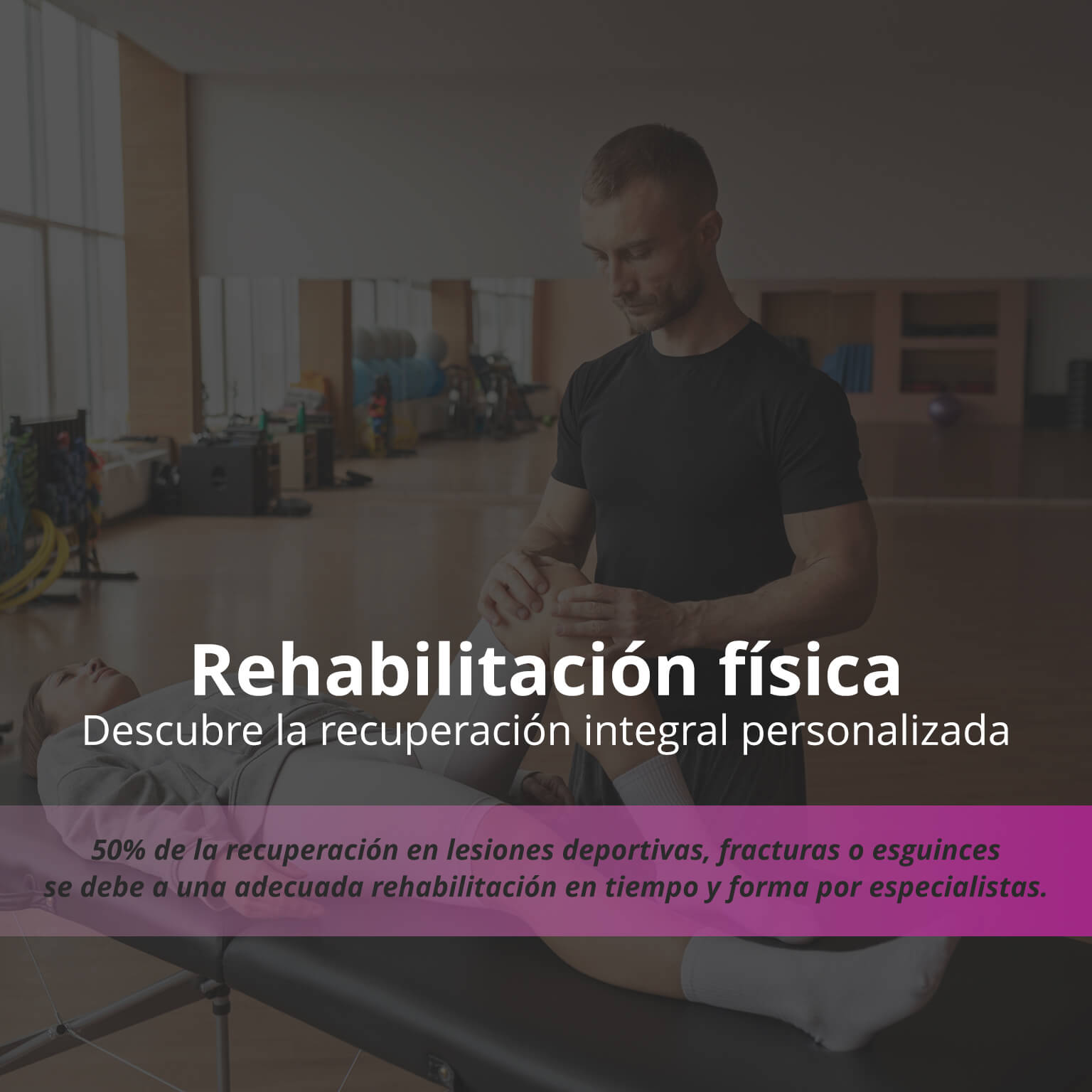 Persona participando en una sesión de rehabilitación. La rehabilitación es esencial, representando el 50% del proceso de tratamiento.